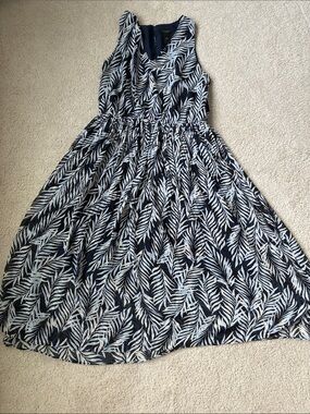 Ann Taylor Factory Sleeveless Navy and White Leaf Print Midi Dress size 10